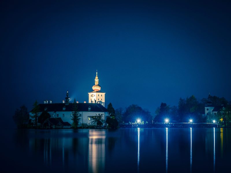 Schloss Ort Orth Gmunden bei Nacht