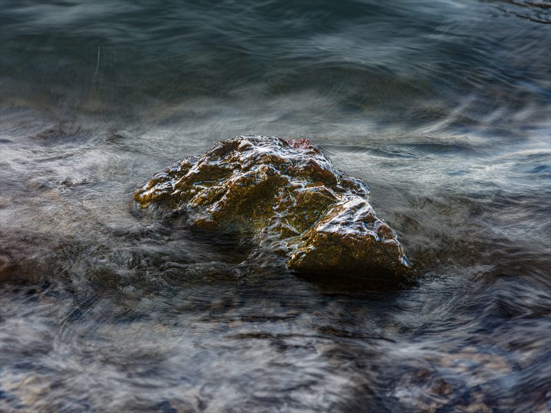 Stein im Wasser, Toscanapark Gmunden